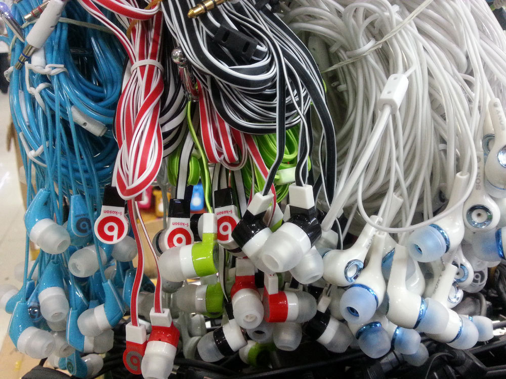 多彩立體通用高音質(zhì)耳機(jī) 手機(jī)聽音新選擇，廣州超品通信器材一覽